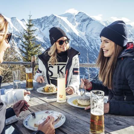 Kulinarischer Genuss auf einer Skihütte (c) Zell am See-Kaprun Tourismus_original